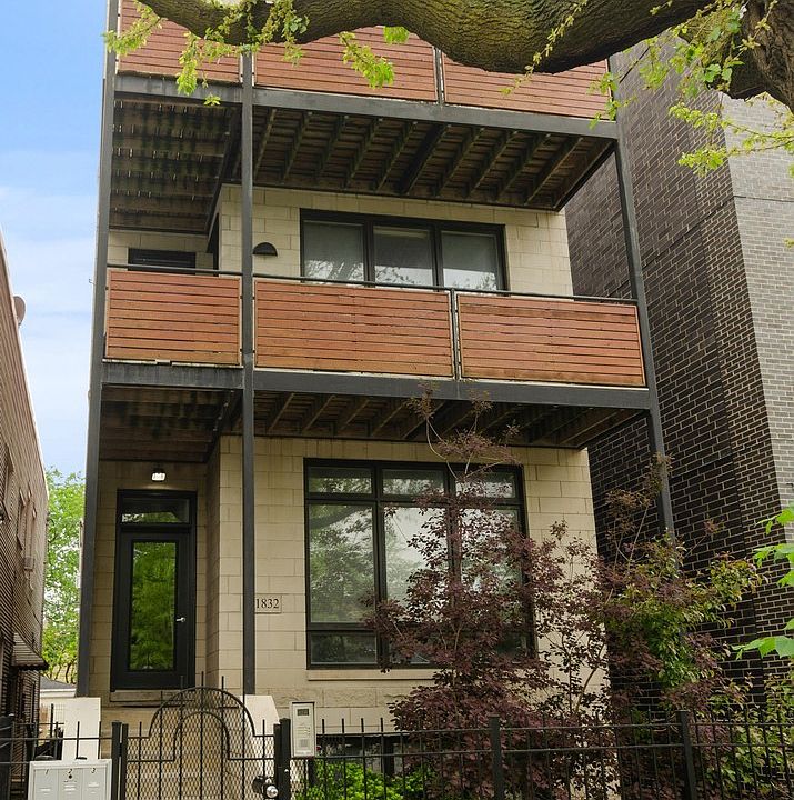1st image of 1832 N Rockwell St #3