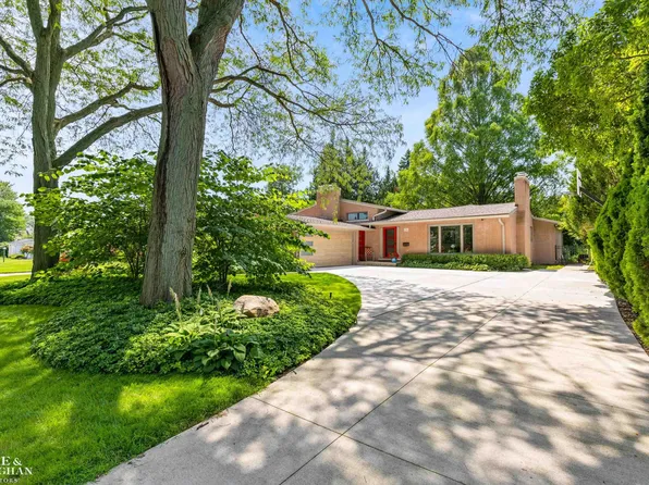 73 Hampton Rd, Grosse Pointe Shores, MI 48236