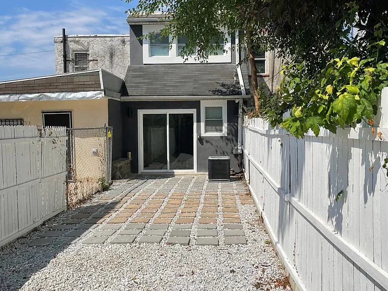 1837 E Sergeant St — Photo 24