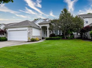 417 W Glengary Cir, Highland Heights, OH 44143