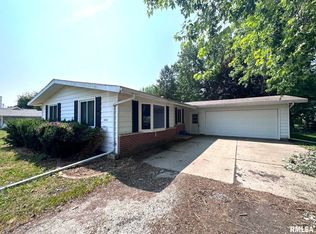 424 W Holmes St, Oneida, IL 61467