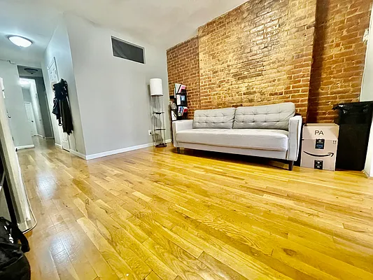 Rented by R New York | media 75