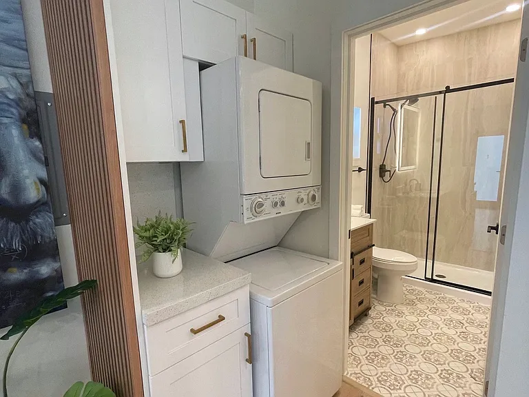 9131 SW 18th Ter — Photo 2