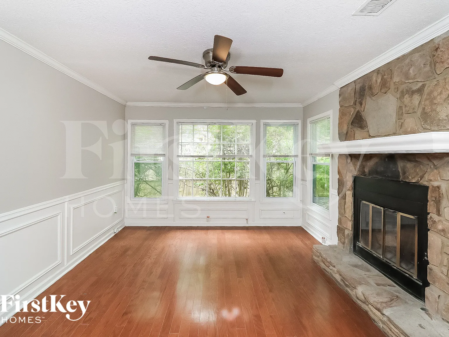 3 bed, 2.0 bath, 1938 sqft, $2,415 — Photo 3