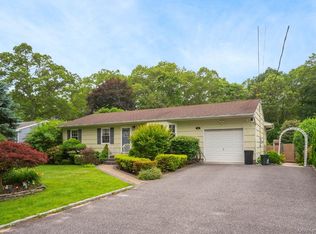 22 Howe Rd, Coram, NY 11727