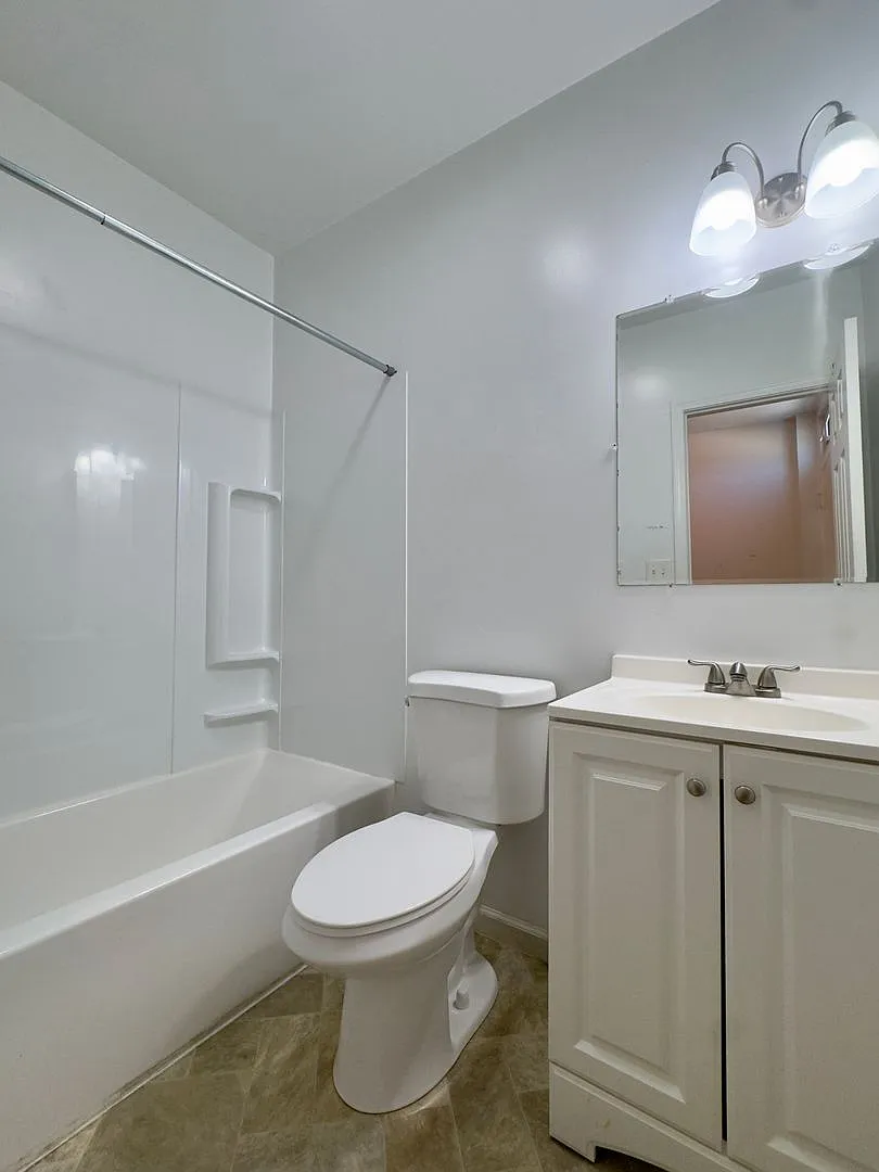Charming 2BD/3BA Townhome with Bonus Room in Baltimore Highlands, MD! — Photo 3