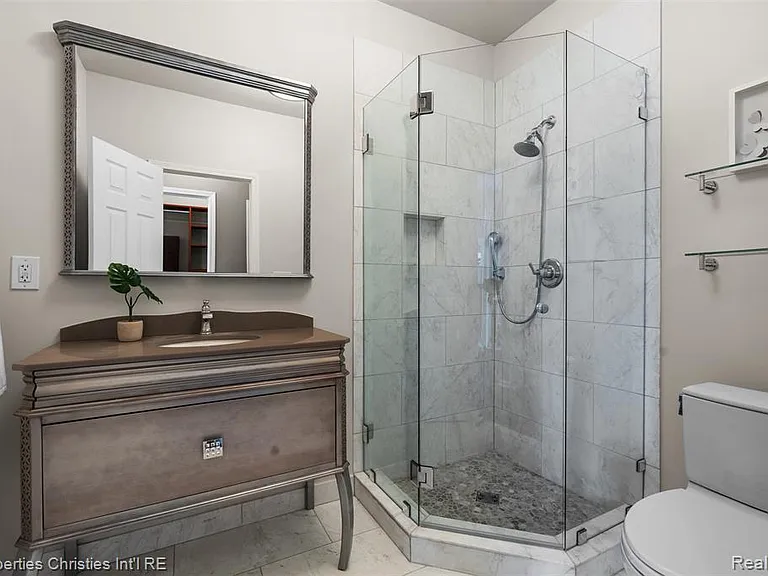 512 Graten St — Photo 35