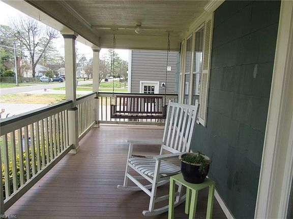 4th image of 1111 Hawthorne Dr