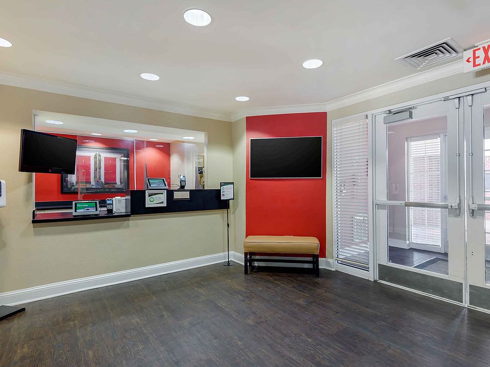 Lobby and Guest Check-in