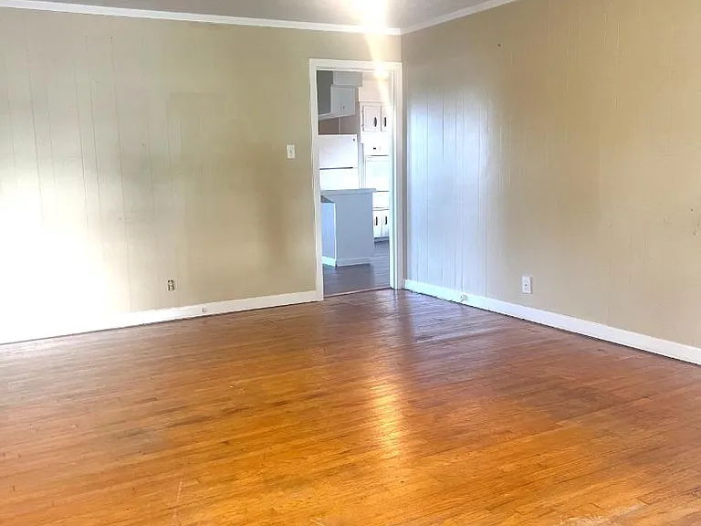 2916 Ernest St — Photo 3