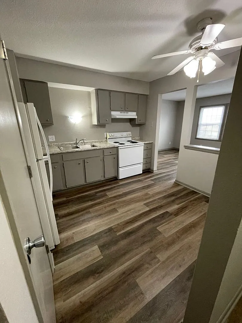 820 Lyon Street Apartments — Photo 2