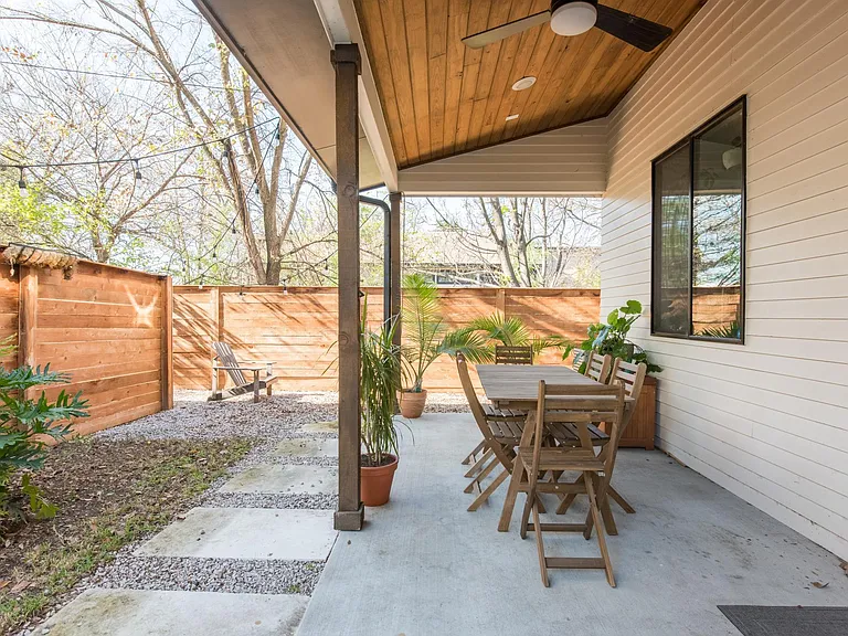 2707 Francisco St — Photo 16