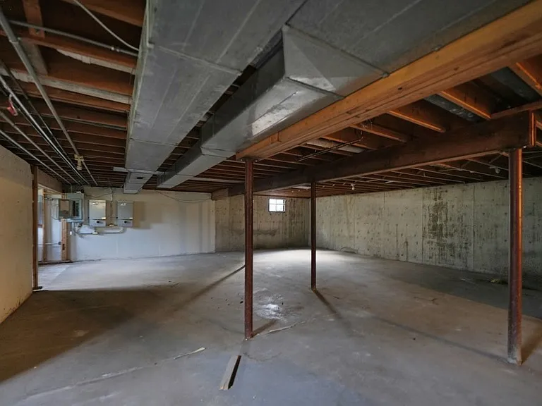11110 S Highland Dr — Photo 22