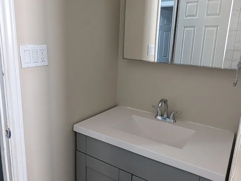 7 Greening Ave #UPPER — Photo 11