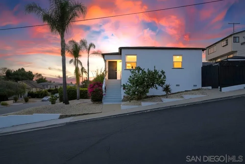 4 bed, 2.0 bath, 1400 sqft, $3,895 — Photo 2