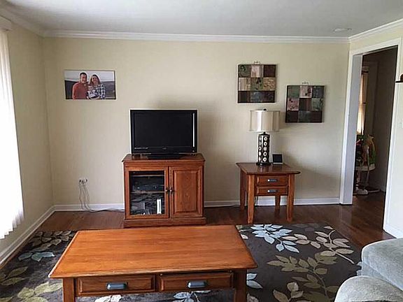 3rd image of 3704 Meadow Dr