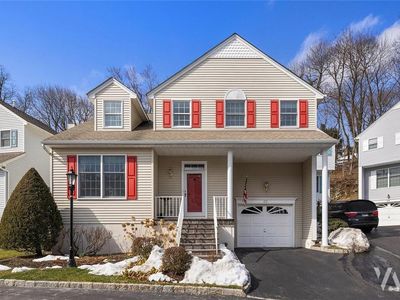 22 Lakeside Drive, Valhalla, NY, 10595
