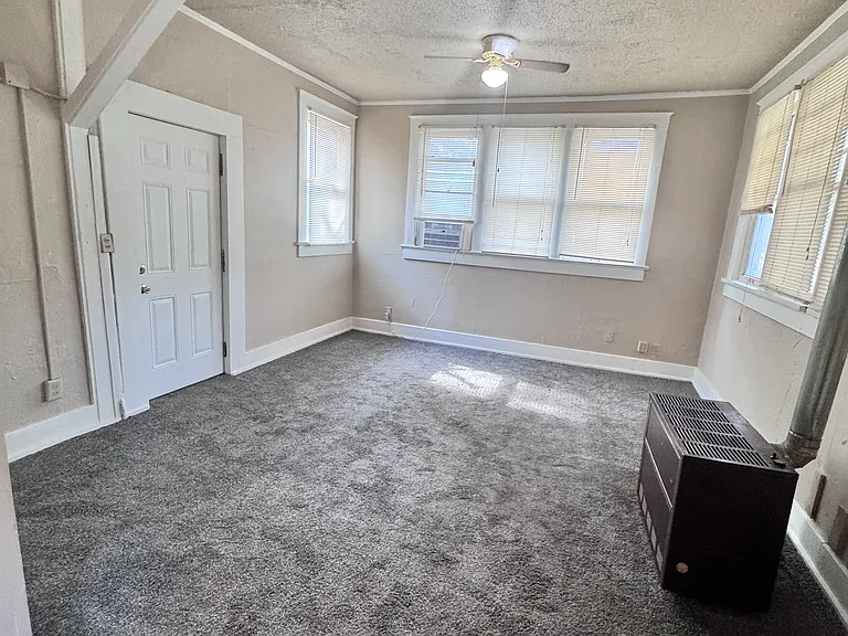 426 N Hoover Ave — Photo 6
