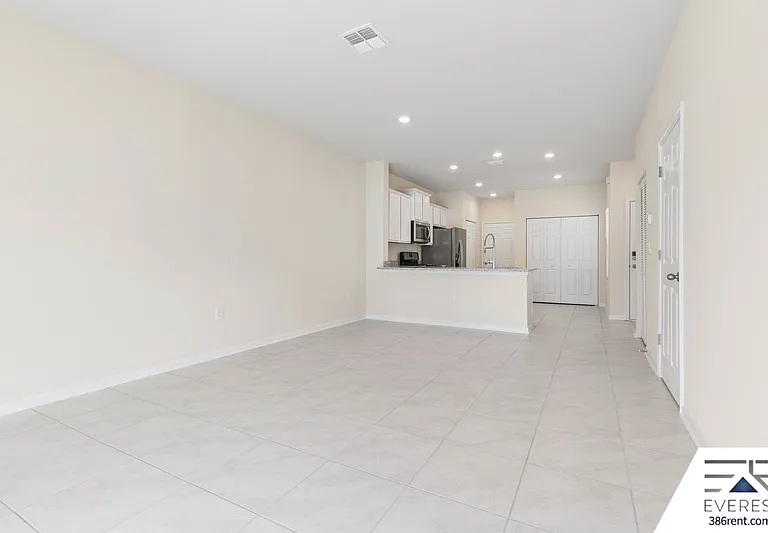 41 Temple Dr — Photo 6