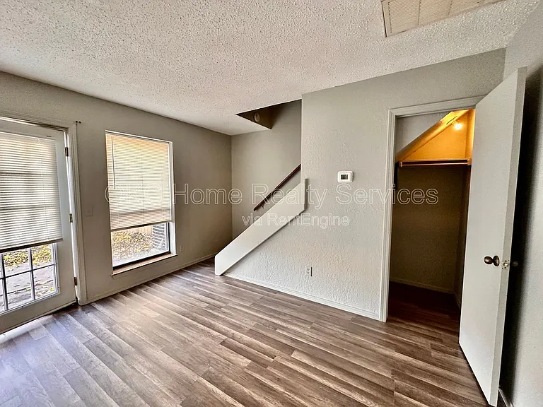 8712 Rayburn Ave — Photo 11