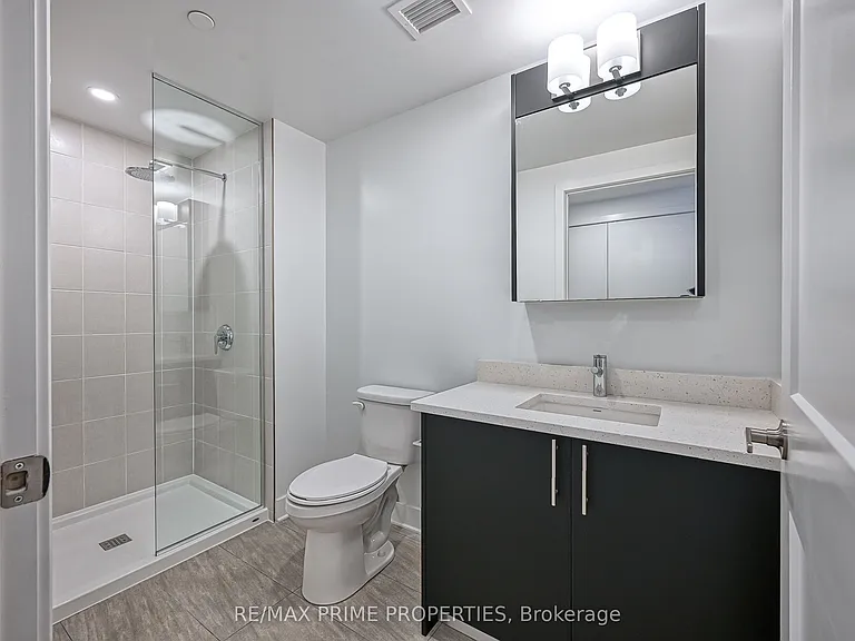 180 George St #508 — Photo 21