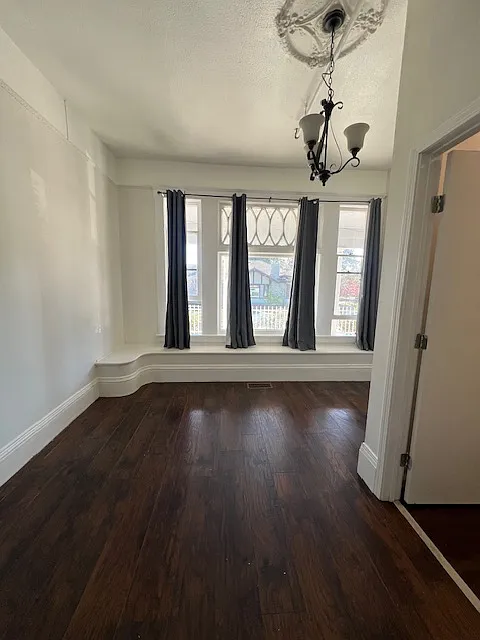 8 bed, 3600 sqft, $1,600 — Photo 2
