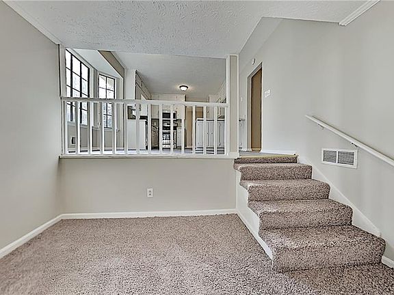 3rd image of 2034 Tiffany Ln