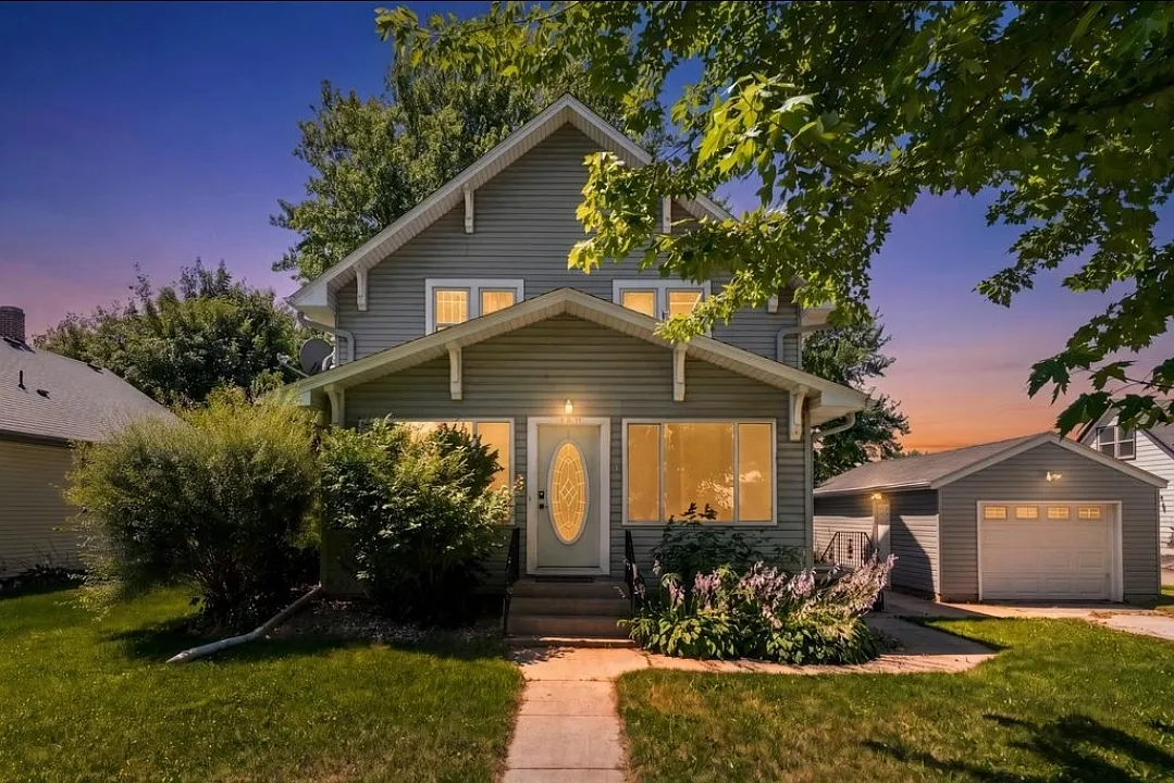 340 Olive St S — Photo 1