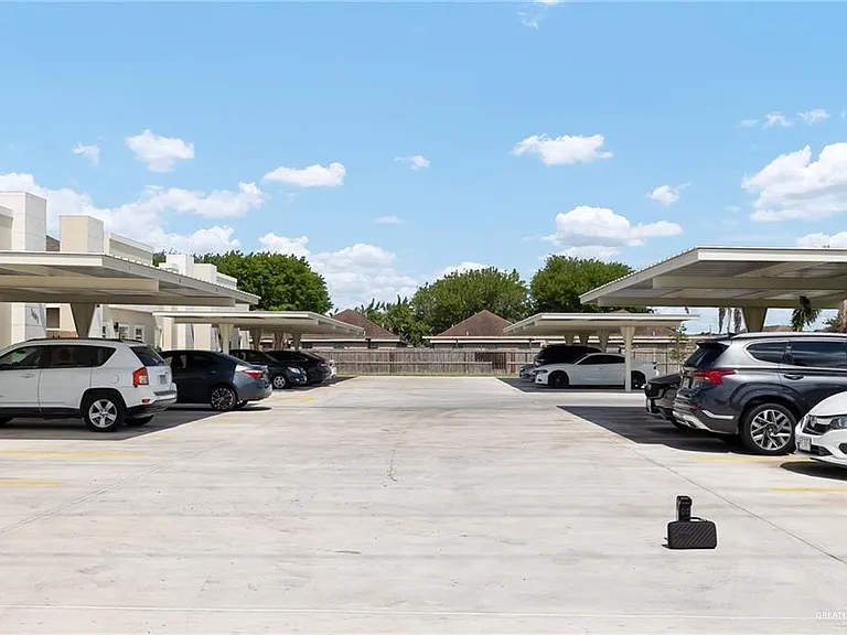 1601 W Hyatt Ave #18 — Photo 4