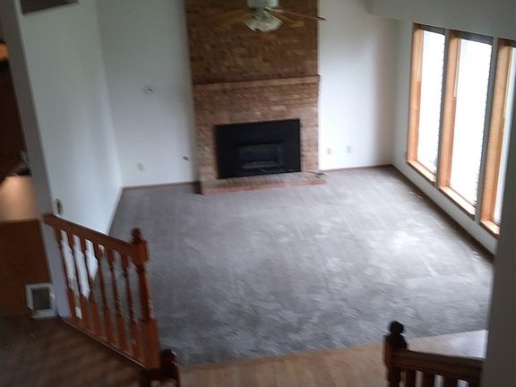 3rd image of 710 S Bartholomew St