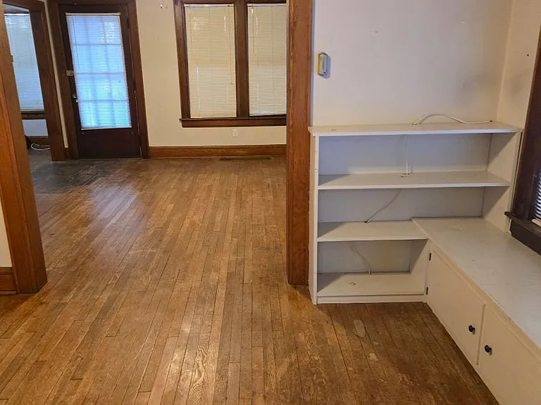 1119 Oakmont Rd — Photo 3