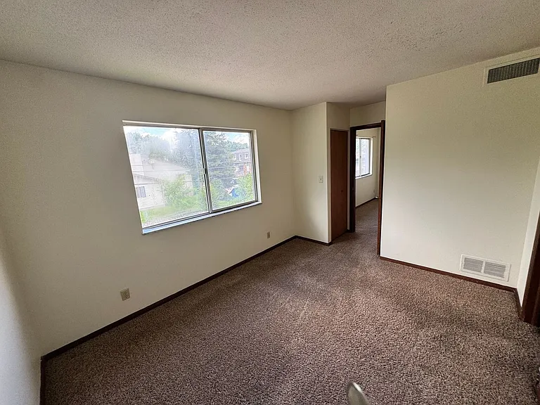 5509 34th Ave — Photo 3