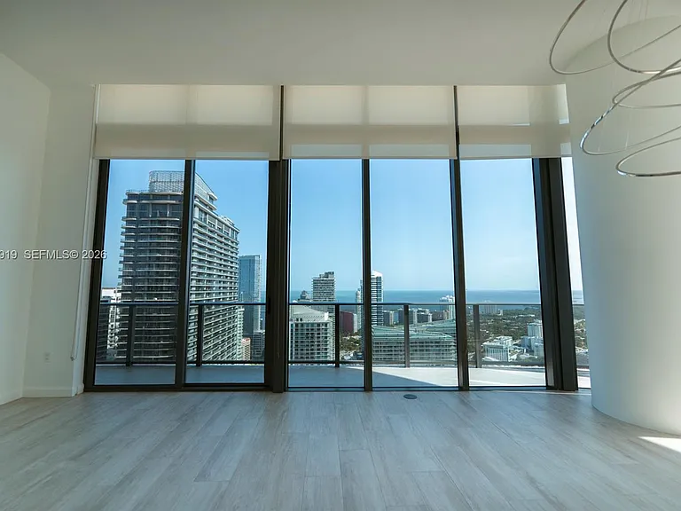 45 SW 9th St #4906 — Photo 39
