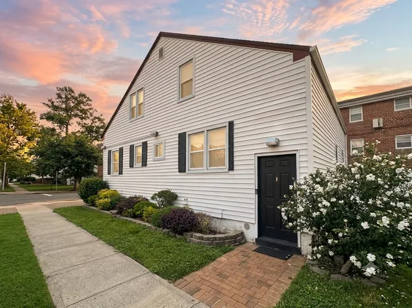 (undisclosed Address), East Rockaway, NY 11518
