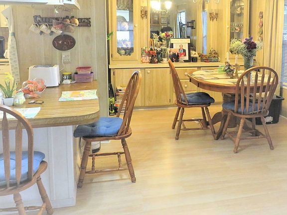 4th image of 884 Tumbleweed Ln #9