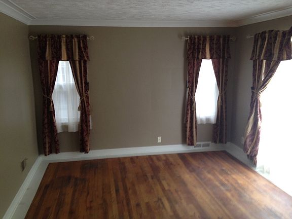 2nd image of 4516 Spencer St