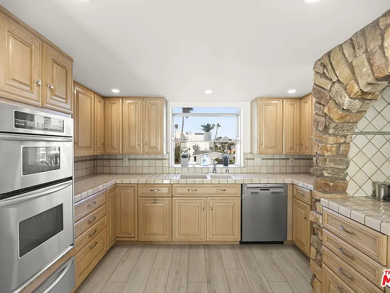 1005 Ocean Dr — Photo 32