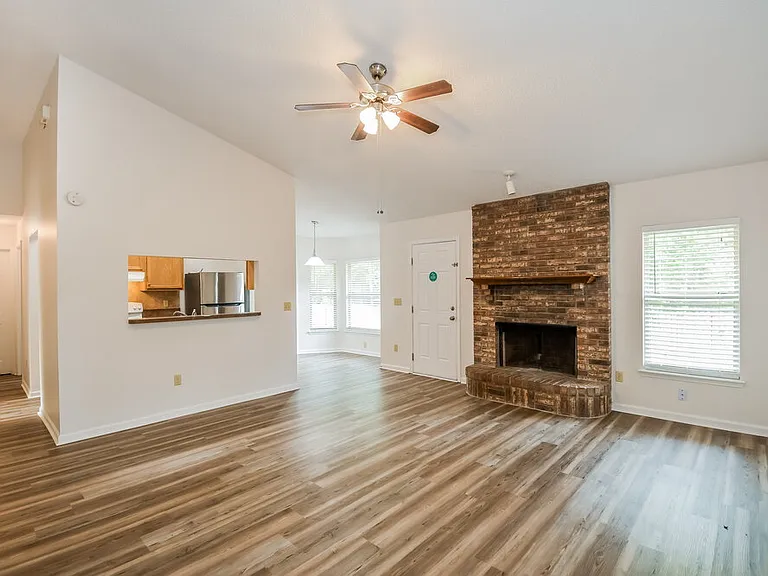 283 Springfield Ct — Photo 3
