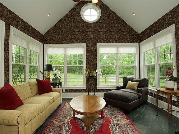 5th image of 42 Turner Ln
