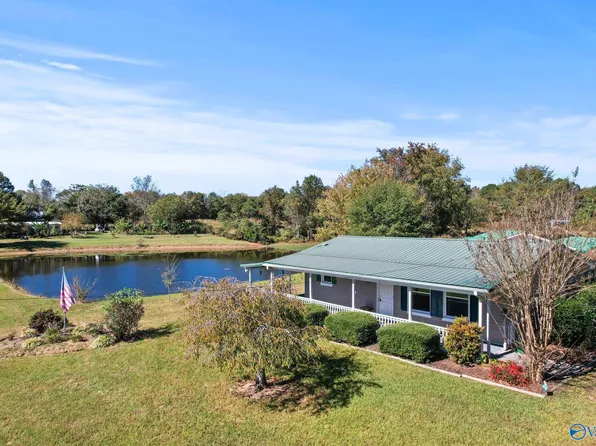 7566 Section Line Rd, Albertville, AL 35950