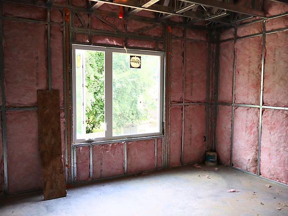 4th image of 709 E Lenoir St #206