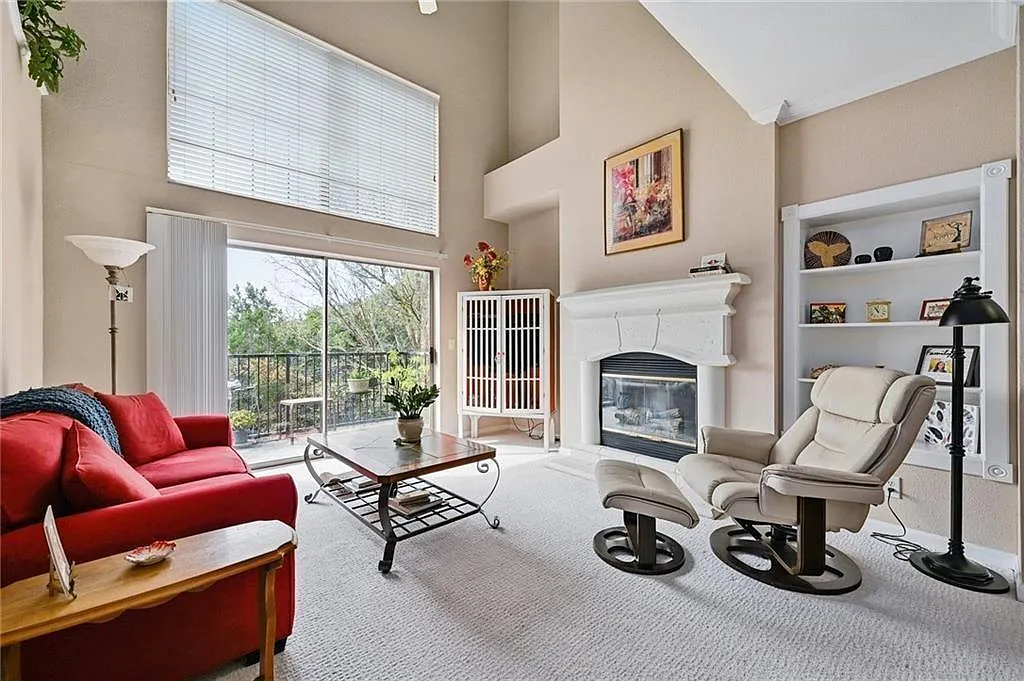 3 bed, 3.0 bath, 1730 sqft, $2,395 — Photo 3