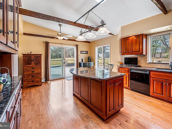 5th image of 117 Clearfield Ln