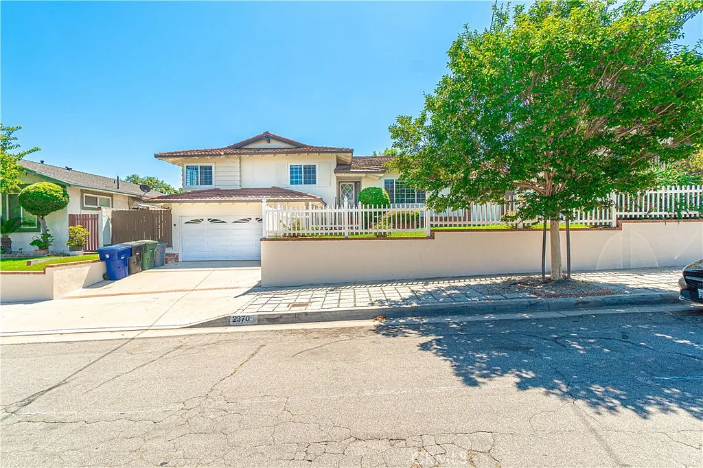 3 bed, 1597 sqft, $4,900 — Photo 2
