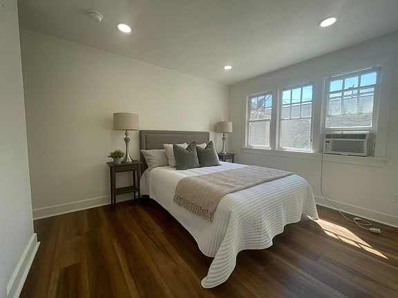 4th image of 258 E Kingsley Ave #4