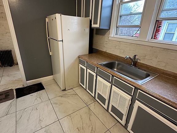 5th image of 294 Tolland St #2R