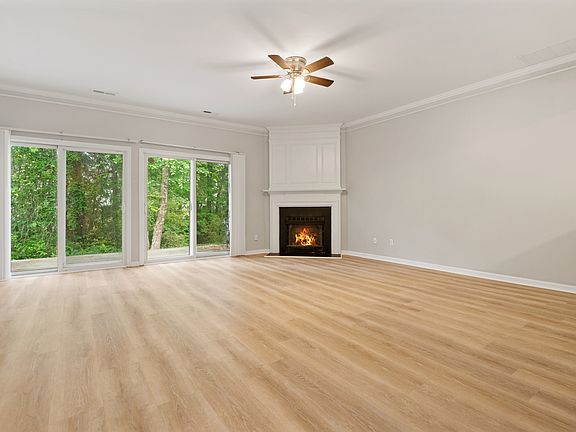 5th image of 502 Canyon Lake Cir