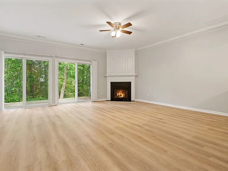502 Canyon Lake Cir — Photo 5