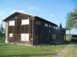118 River Ln, George West, TX 78022