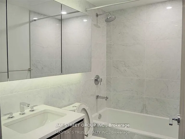 85 McMahon Dr #2107 — Photo 5